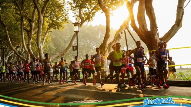 刷新賽會(huì)紀(jì)錄 2024杭州馬拉松今晨開(kāi)跑