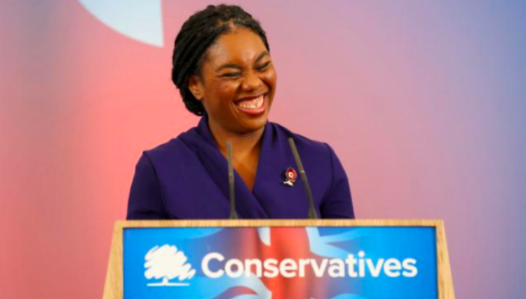 凱米·巴德諾赫當(dāng)選英國保守黨新黨首引關(guān)注