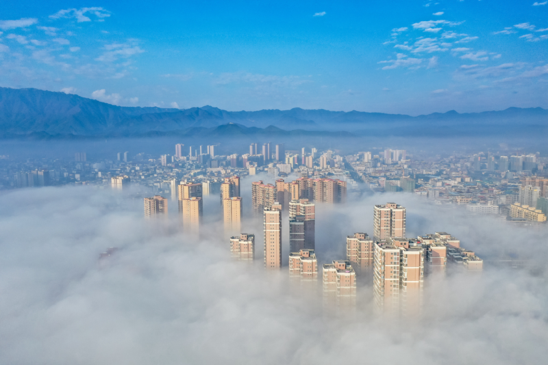 開放湖南 縣域風(fēng)采| 向南向海向外！藍(lán)山皮具箱包出口按下「加速鍵」