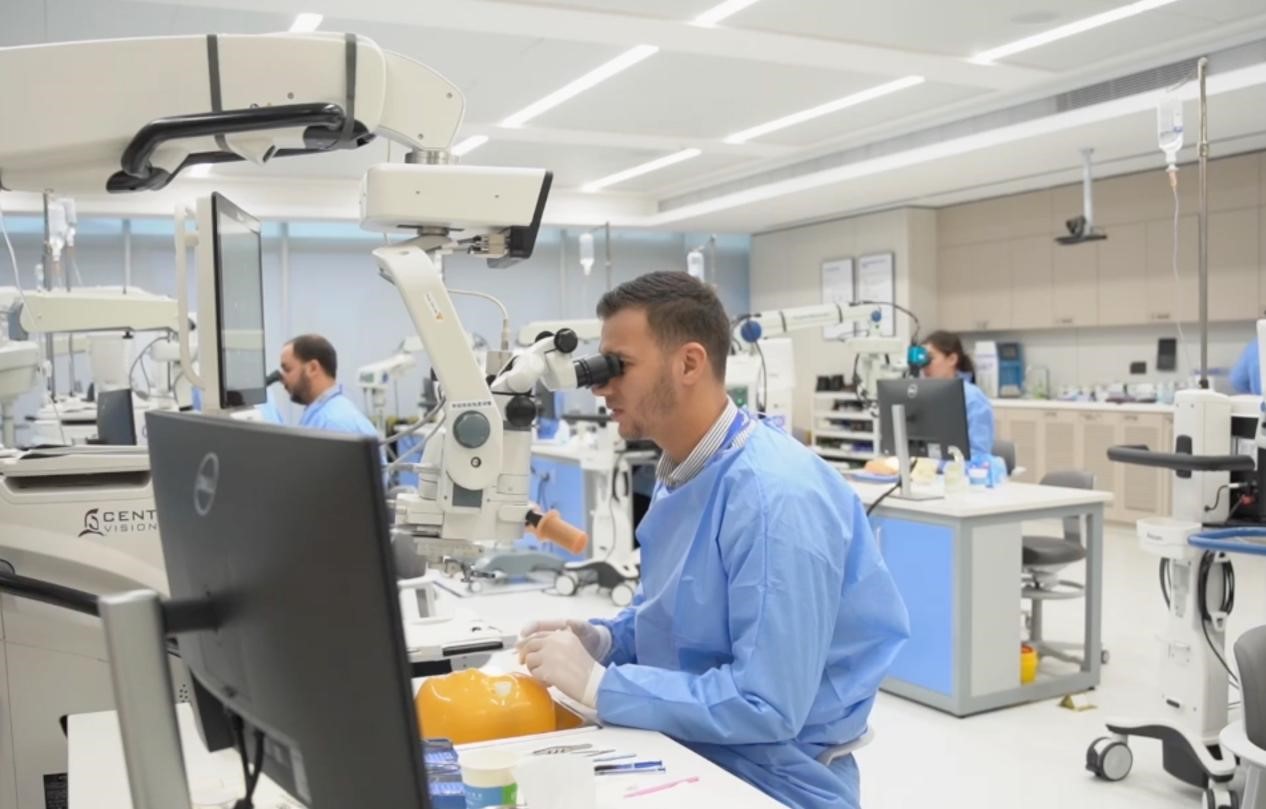 阿爾及利亞醫(yī)生長沙求學(xué)：被這裏發(fā)達(dá)的眼科醫(yī)療體系震撼