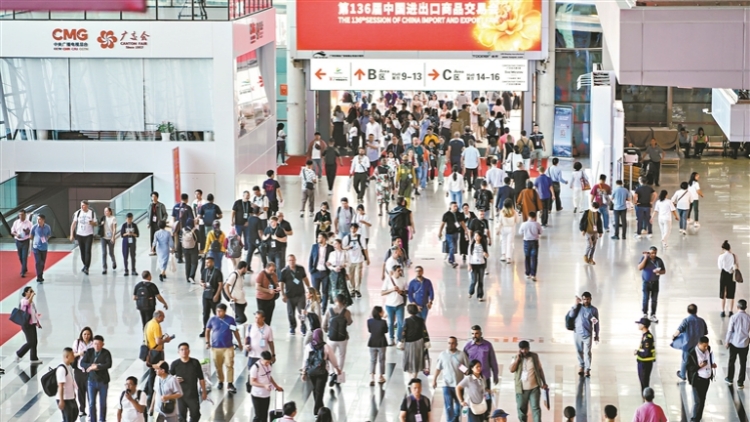 第136屆廣交會(huì)境外採(cǎi)購(gòu)商數(shù)量首破25萬(wàn)大關(guān) 出口意向成交額249.5億美元