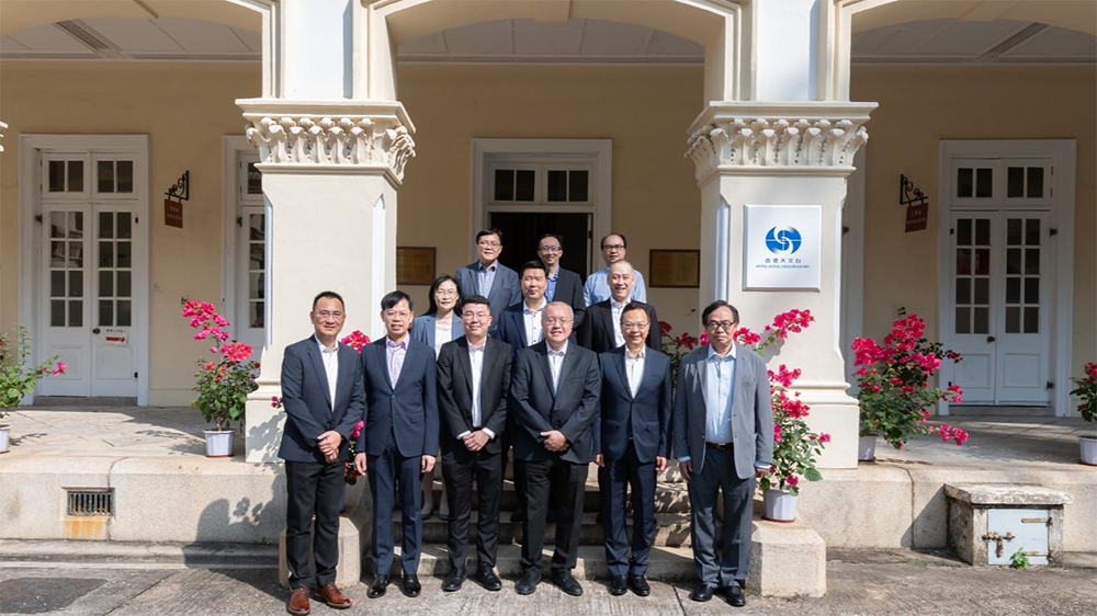 劉國勳參觀天文臺(tái) 關(guān)注天氣監(jiān)測(cè)和預(yù)警系統(tǒng)