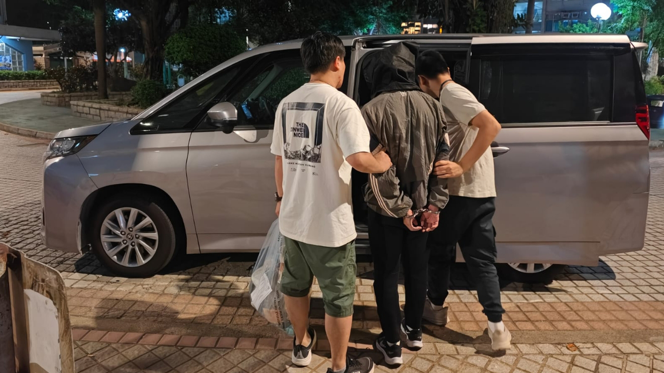 警方破公屋毒品儲(chǔ)存?zhèn)} 拘一男檢150萬(wàn)元毒品