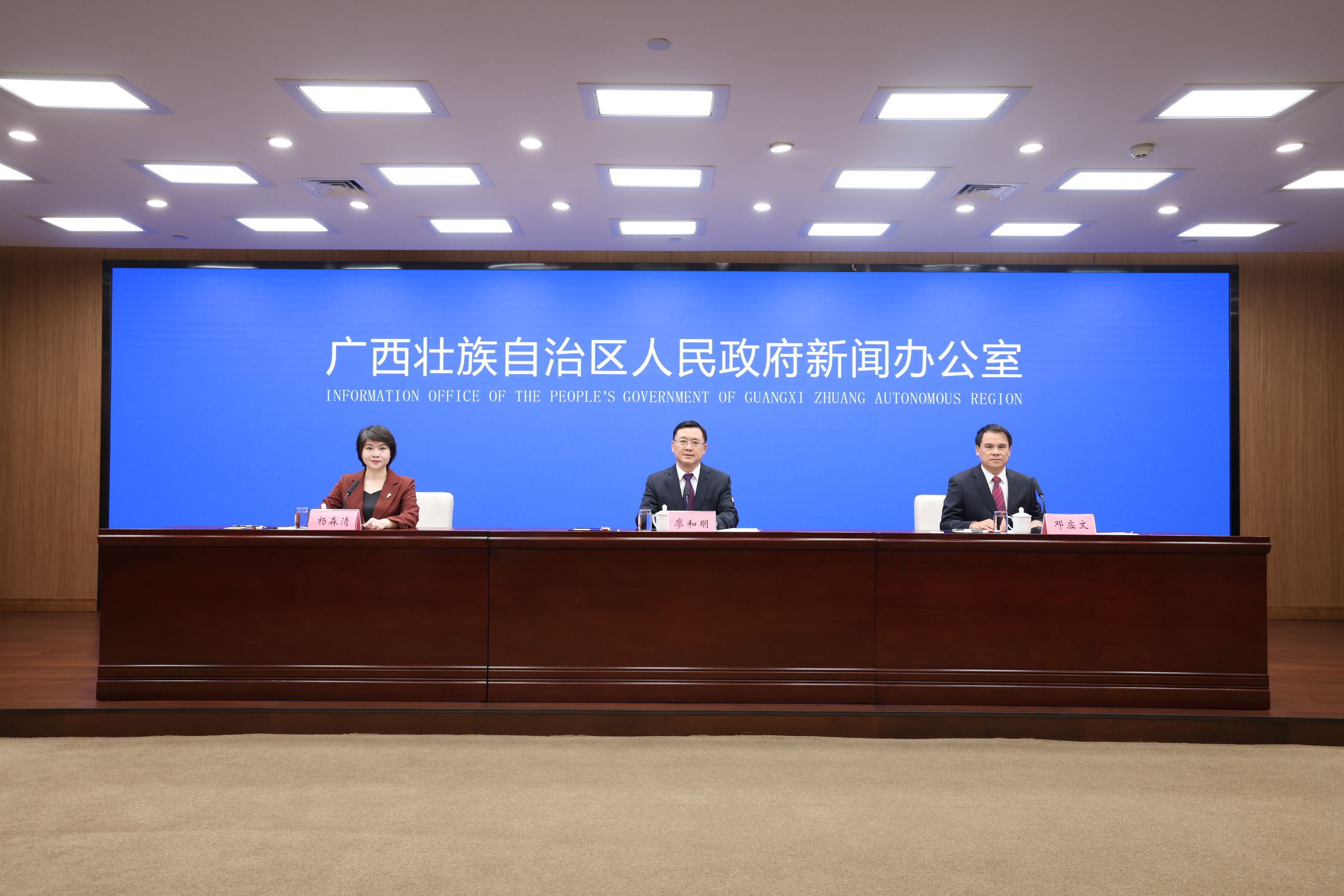 桂來(lái)賓聚力推進(jìn)糖業(yè)高質(zhì)量發(fā)展