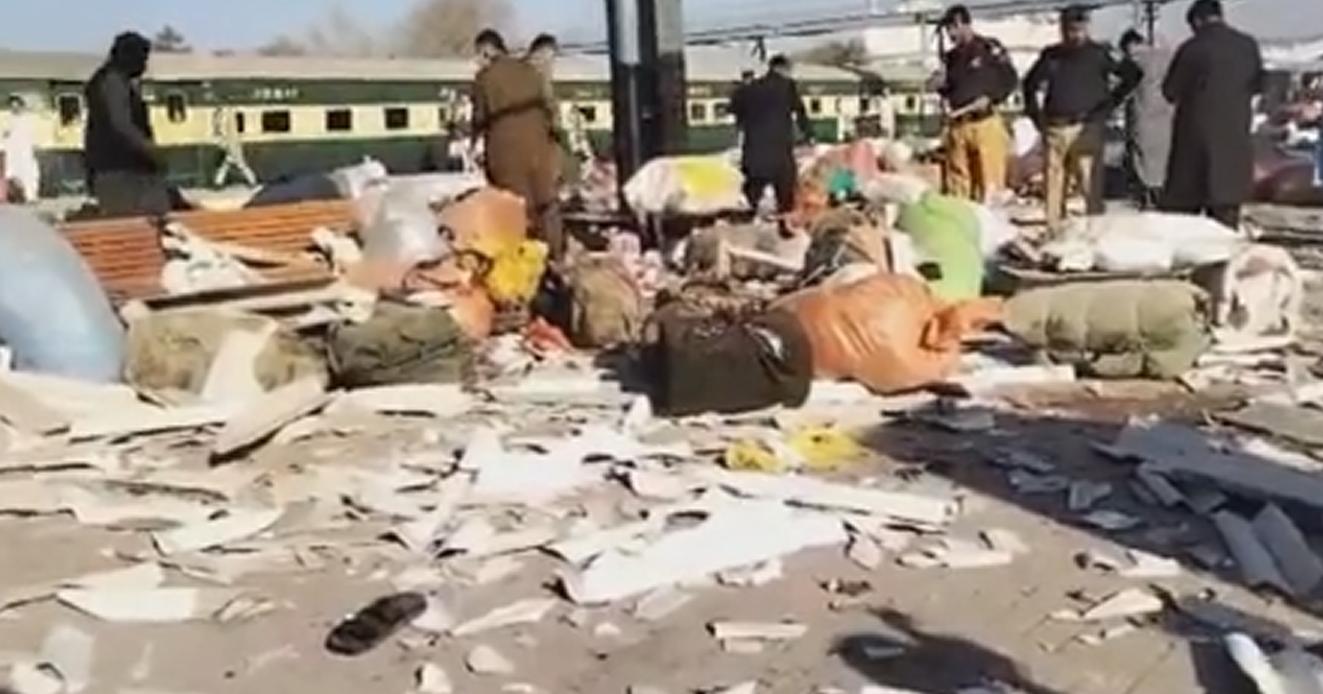 突發(fā)丨巴基斯坦一火車站爆炸數(shù)十人傷亡