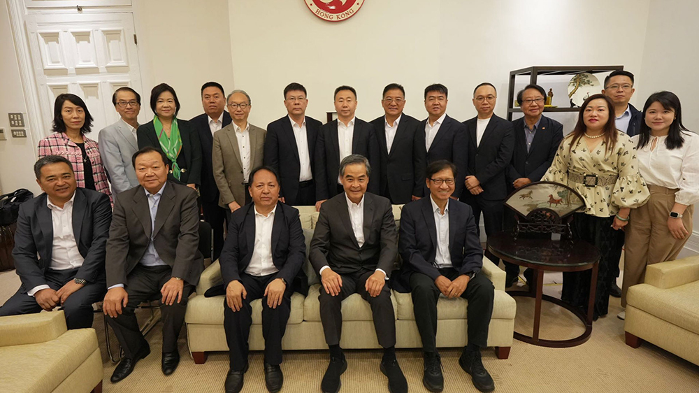 香港、新疆合作機(jī)制效果顯著 梁振英：密切交流關(guān)鍵是交通 艾山江·艾合買提：香港助力新疆推進(jìn)高質(zhì)量發(fā)展