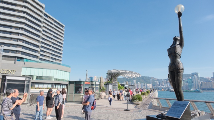 【來(lái)論】鞏固優(yōu)勢(shì)以港爲(wèi)家銳意創(chuàng)新倚港興業(yè)