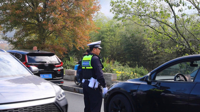 塔川秋色正當(dāng)紅 皖黟縣多措保障秋遊市場(chǎng)