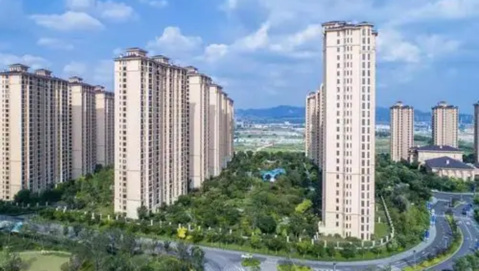 青島金融監(jiān)管局：落實(shí)一攬子增量政策房地產(chǎn)「白名單」項(xiàng)目審批授信達(dá)809億