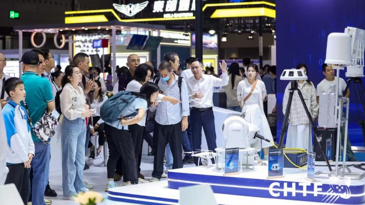 首屆中國(guó)低空經(jīng)濟(jì)產(chǎn)業(yè)博覽會(huì)暨高峰論壇在深圳舉辦