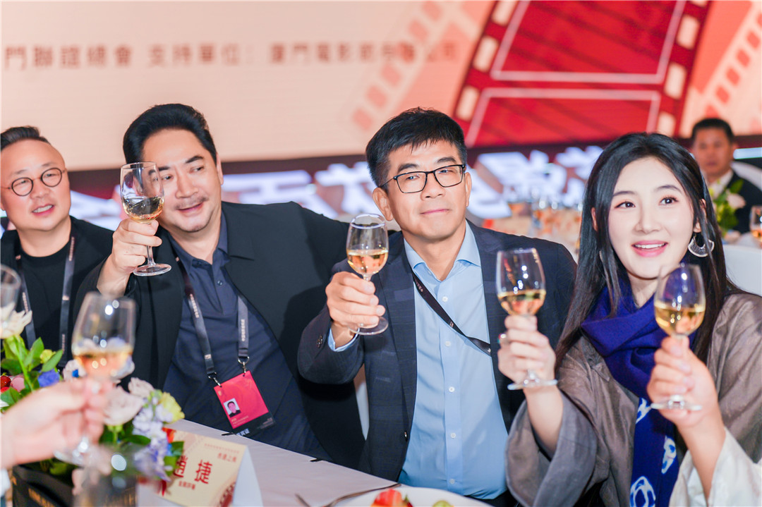 香港之夜｜金雞獎(jiǎng)評(píng)審趙捷：不論內(nèi)地及港澳臺(tái) 把我們中華民族追求幸福的故事講給全世界聽