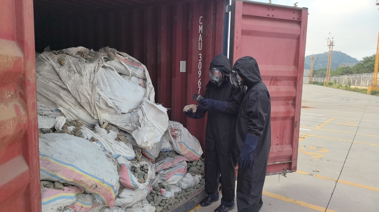 輻射水平超標(biāo)10倍 廣州海關(guān)退運(yùn)26.2噸進(jìn)口銅礦砂出境
