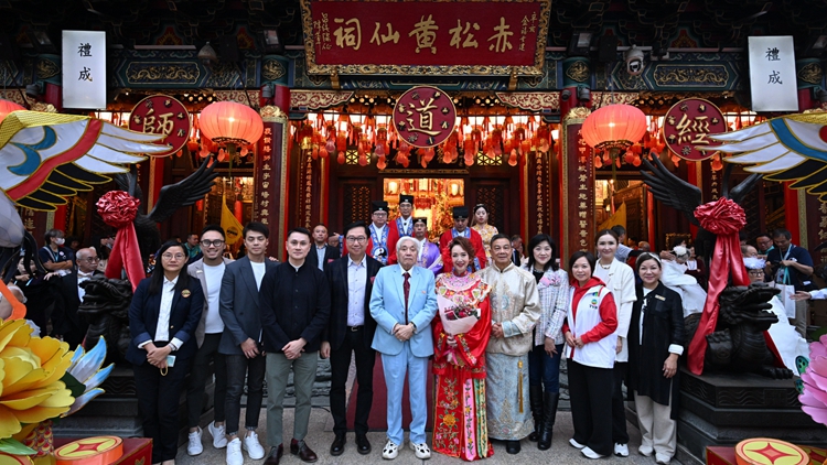 黃大仙祠為逾百名長(zhǎng)者舉行婚紗攝影活動(dòng)