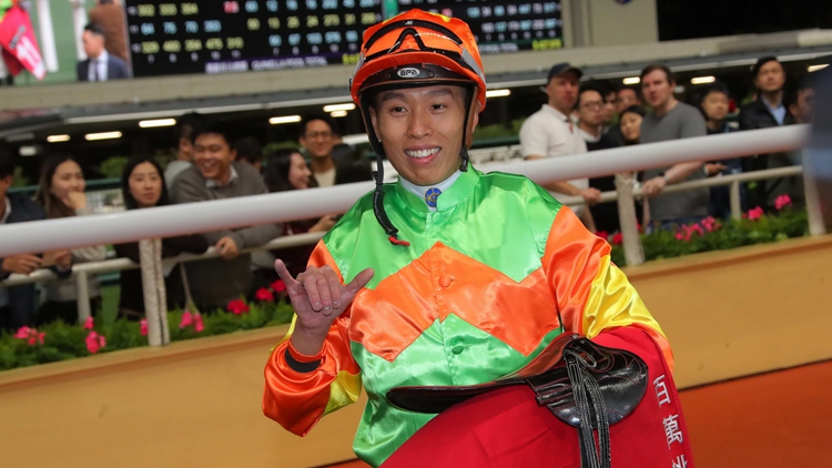 有片｜憑添開(kāi)心在港贏600場(chǎng) 何澤堯：繼續(xù)全力以赴成更好騎師