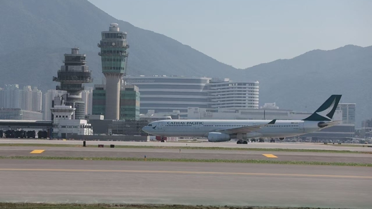 歷時13年造價1415億元 機場三跑系統(tǒng)正式啟用 李家超對航空業(yè)提出三要求