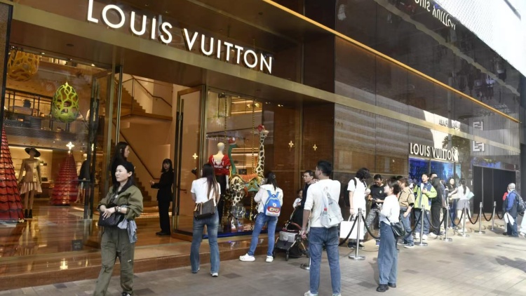 即日起恢復(fù)深圳「一簽多行」 內(nèi)地遊客豪斥5萬(wàn)元購(gòu)耳環(huán)