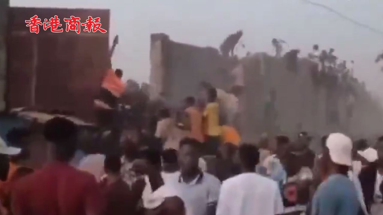 有片丨幾內(nèi)亞球迷衝突嚴重踩踏 已致約100人死亡