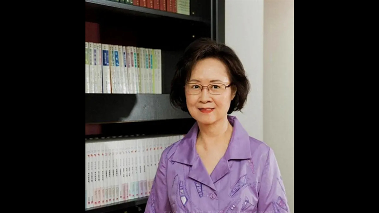 臺(tái)媒：瓊瑤在家自殺