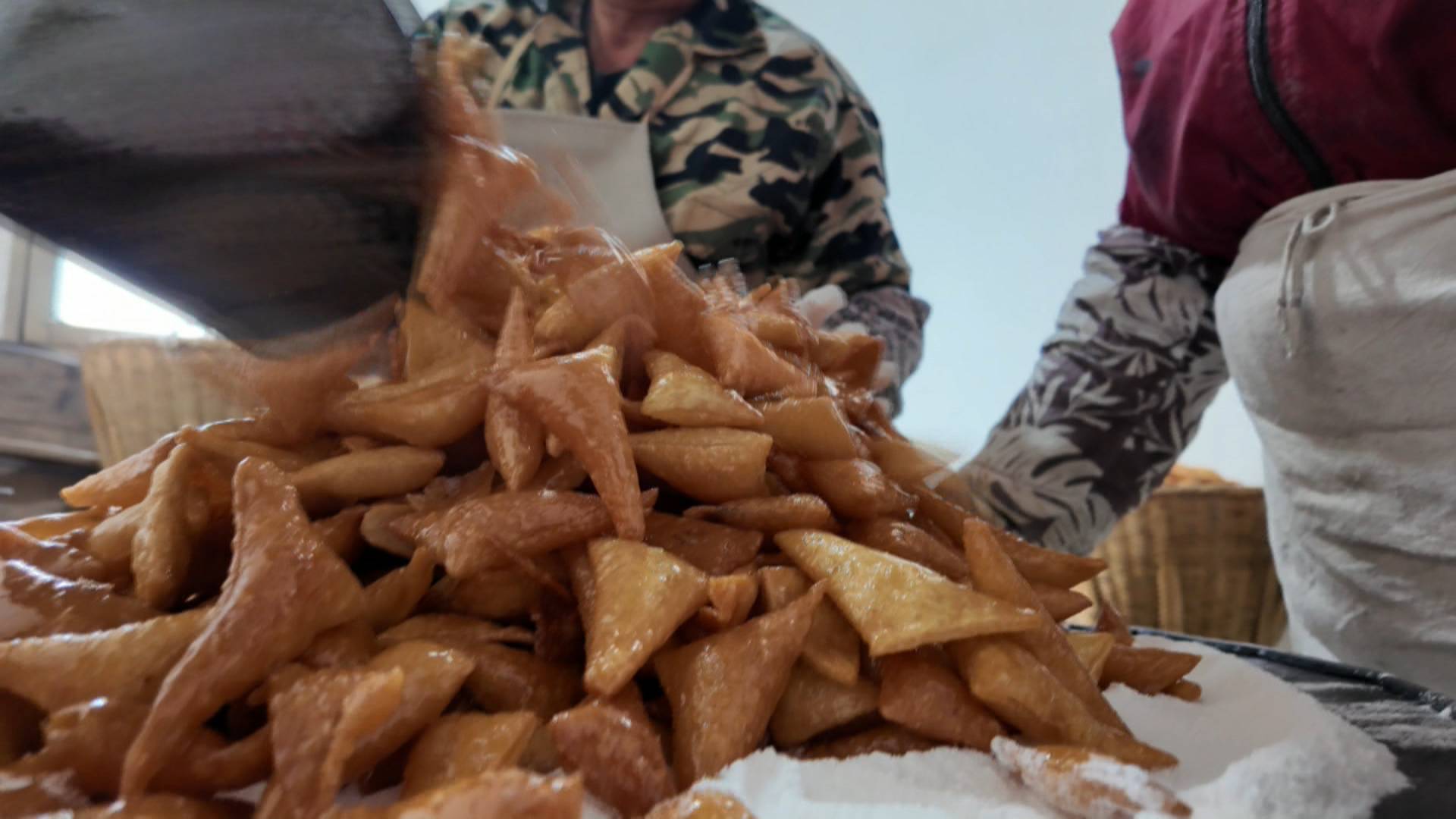 皖黟縣：傳統(tǒng)糕點禮俗相隨  徽州故事津津樂道