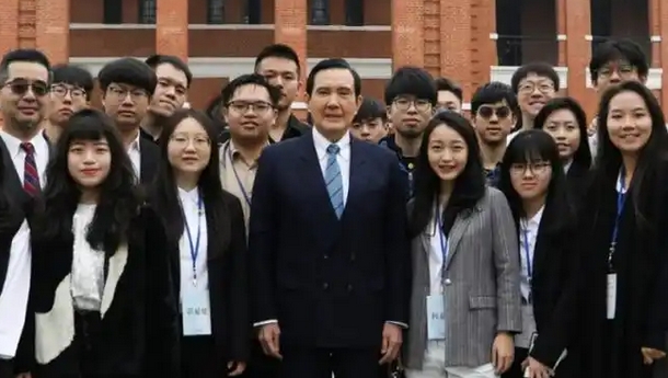 大陸高校師生訪問團一行結(jié)束在臺行程返京 