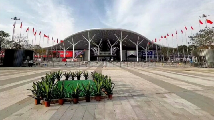 工藝煥新 共創(chuàng)未來 第十四屆深圳工藝美術(shù)博覽會拉開帷幕