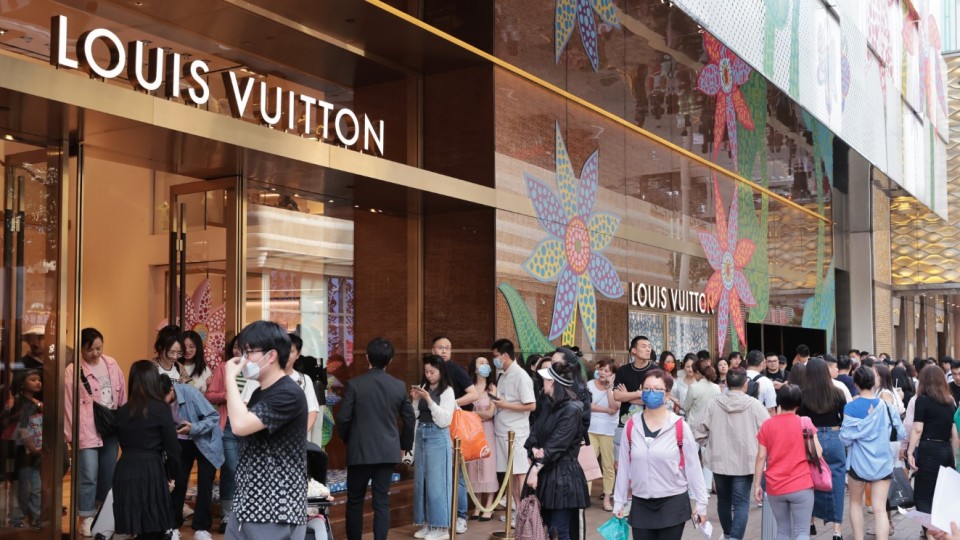 【香港脈搏】利好措施浪接浪 官商民同謀發(fā)展