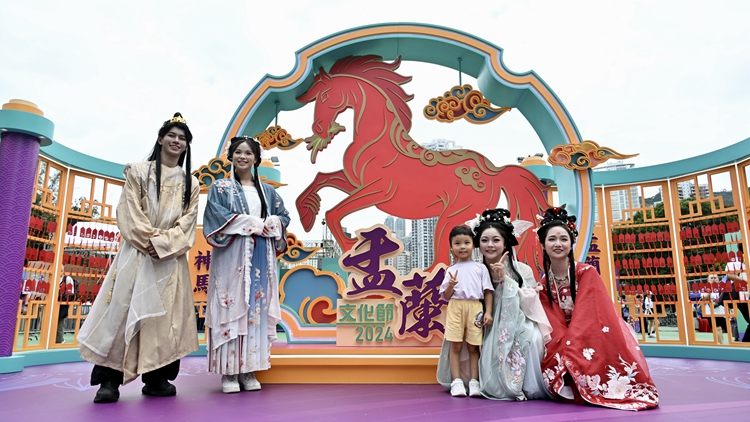 點(diǎn)燈、大埔端午遊夜龍、盂蘭勝會(huì)及廣彩製作技藝納非遺代表作名錄