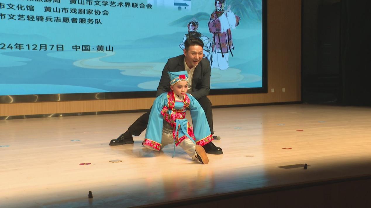 皖屯溪區(qū)：戲曲名家進(jìn)基層 黃梅雅韻潤(rùn)民心