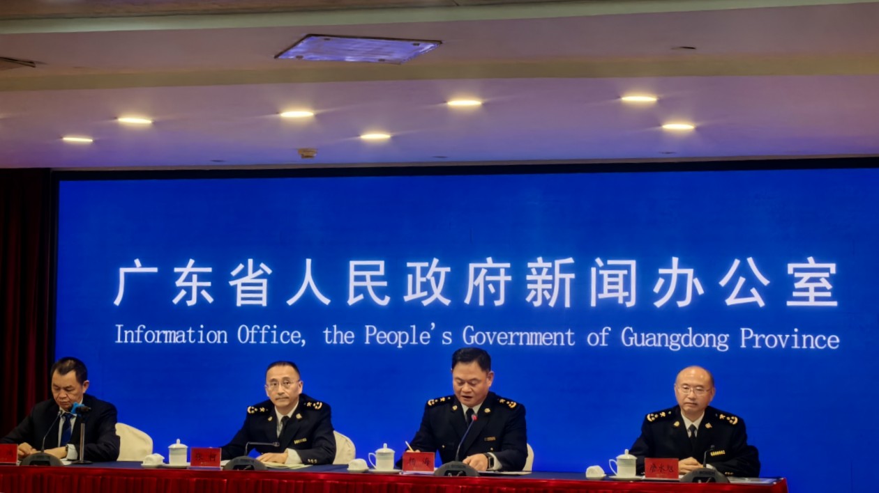 廣東省內(nèi)海關(guān)支持澳門(mén)經(jīng)濟(jì)適度多元發(fā)展  港珠澳大橋成大灣區(qū)黃金通道進(jìn)出口貨物累計(jì)近萬(wàn)億