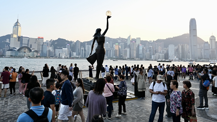 首10月3670萬(wàn)人次旅客訪港 按年增37% 料明年上半年制定旅遊熱點(diǎn)推進(jìn)項(xiàng)目