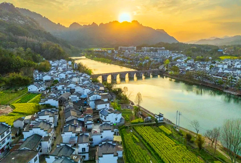 村莊美產(chǎn)業(yè)強鄉(xiāng)風好  皖休寧齊雲(yún)山鎮(zhèn)和美鄉(xiāng)村多姿彩