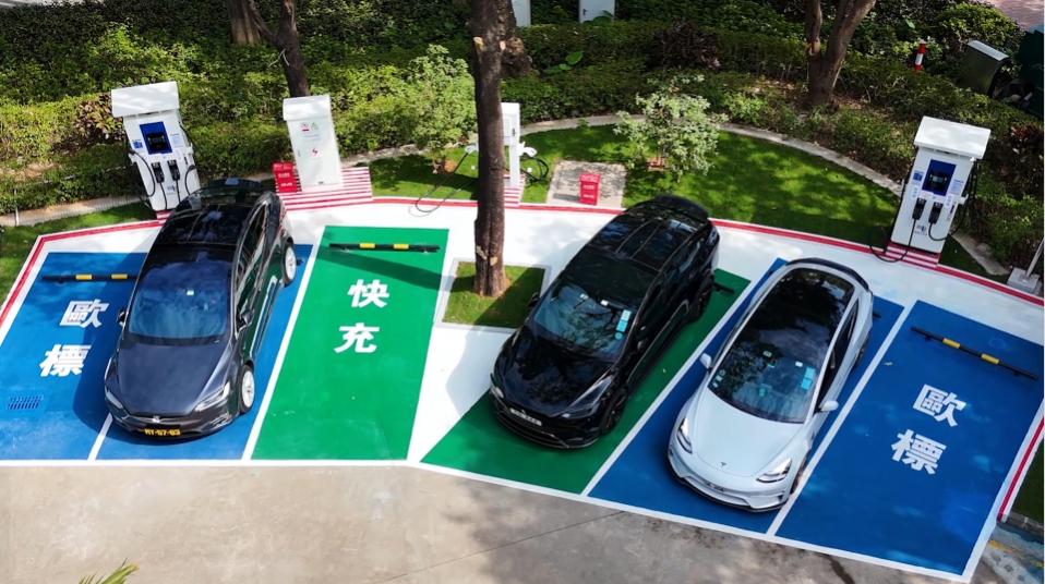 南方電網(wǎng)服務(wù)港澳新能源汽車「北上」無憂充電 建成30分鐘歐標(biāo)充電服務(wù)網(wǎng)絡(luò)