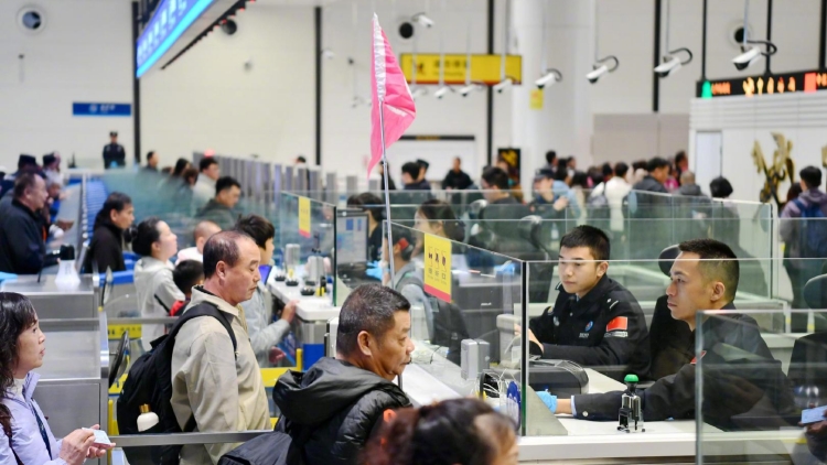 蓮塘口岸出入境人員首次破2500萬(wàn)人次