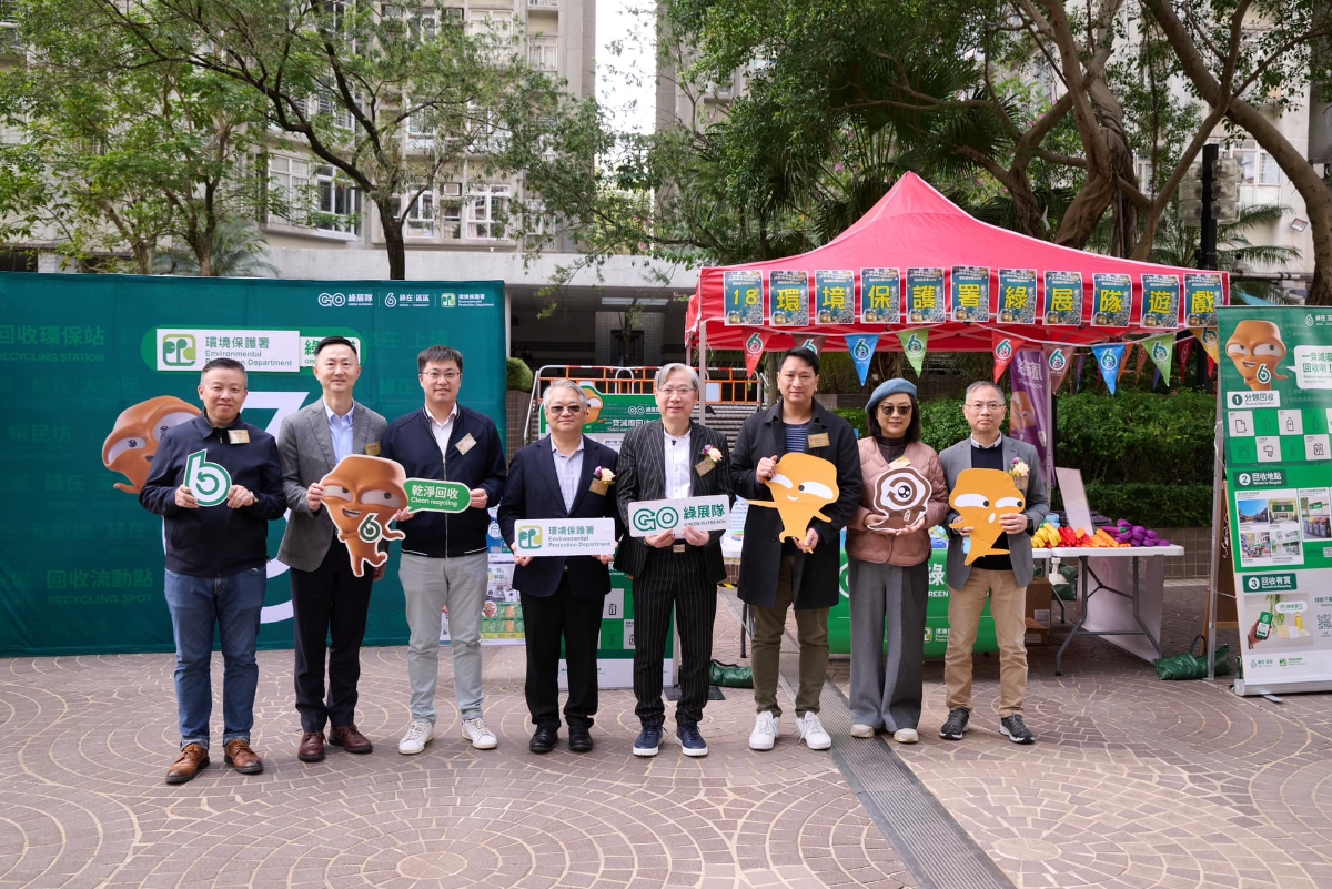 「大嘥鬼」跟徐浩光到觀塘落區(qū) 參觀私人屋苑減廢回收設(shè)施