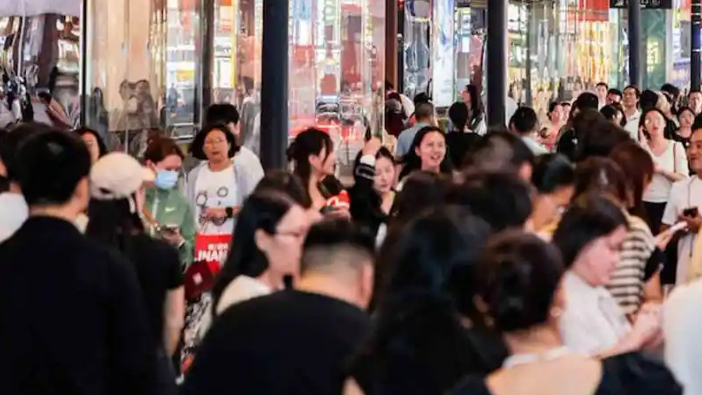 【財通AH】「首發(fā)經濟」引燃場景消費新熱力 股民可關注消費復蘇主線下4條高景氣賽道優(yōu)質公司