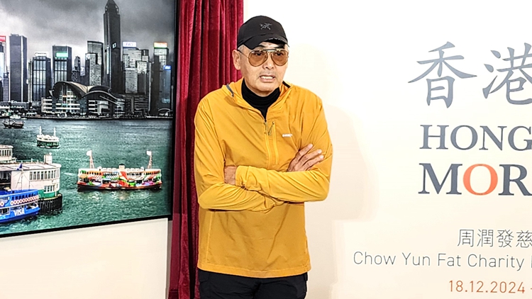 有片｜【娛樂(lè)】聖誕節(jié)外出拍燈飾？周潤(rùn)發(fā)：怕被粉絲溶掉