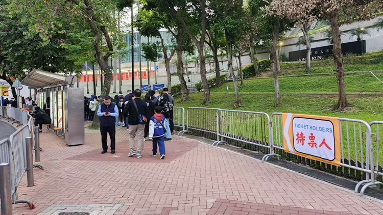 皇馬球星VS巴塞傳奇 今晚8時香港大球場開波