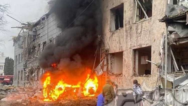 俄羅斯庫(kù)爾斯克州雷利斯克市遭導(dǎo)彈襲擊 致6死10傷