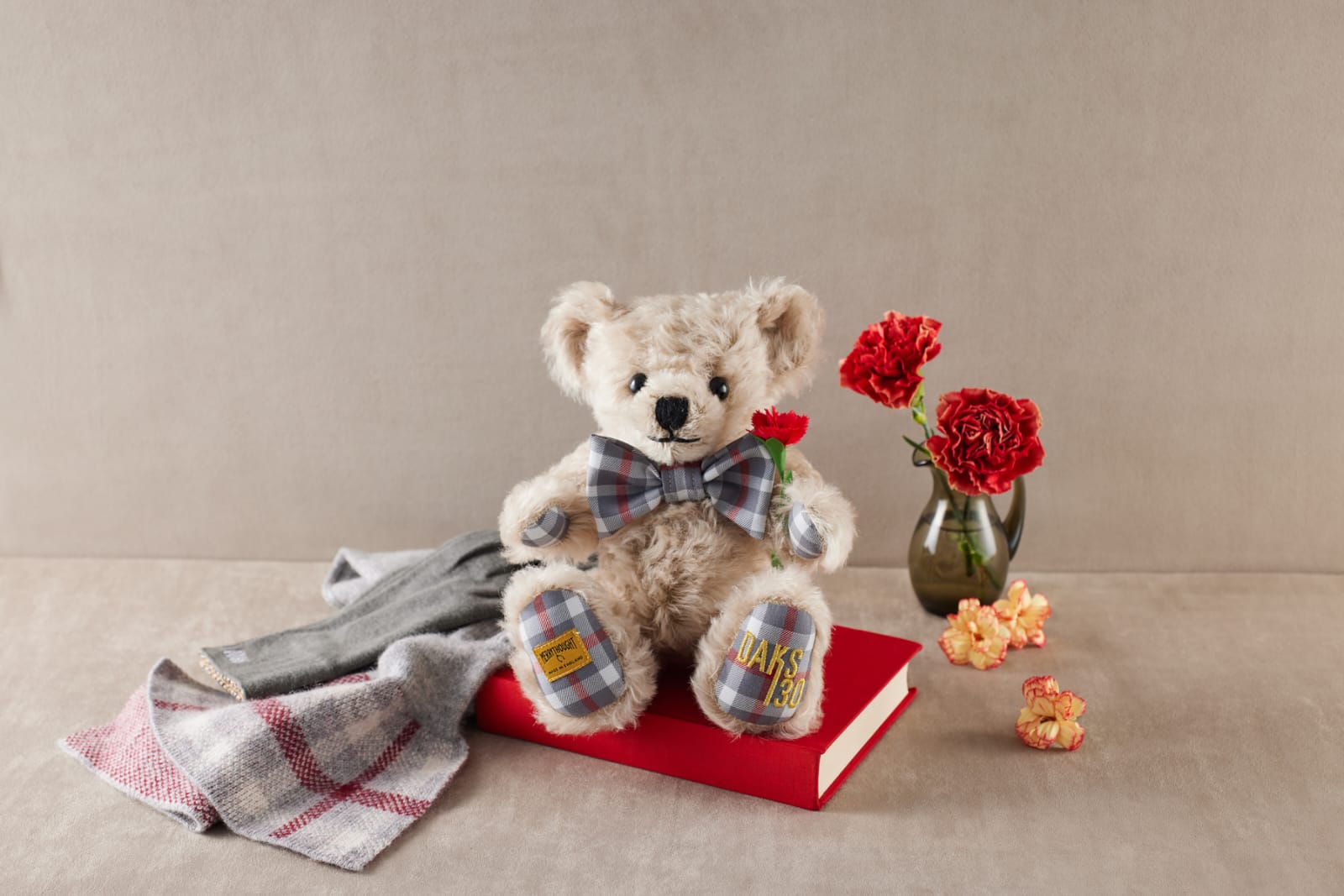 【時(shí)尚】時(shí)裝品牌慈善義賣(mài) 向弱勢(shì)兒童送上聖誕祝福