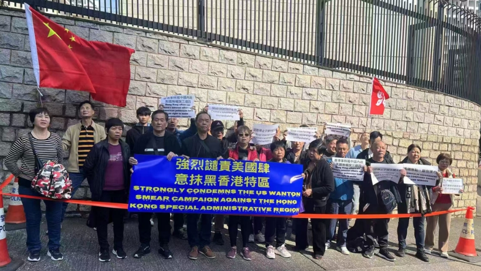 市民自發(fā)到美領(lǐng)事館請(qǐng)願(yuàn) 譴責(zé)美方惡意抹黑