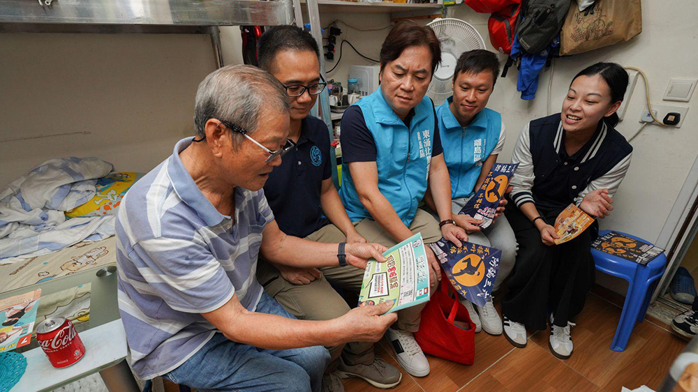 警方新界南安樂(lè)窩計(jì)劃 寒冬送暖防騙同行