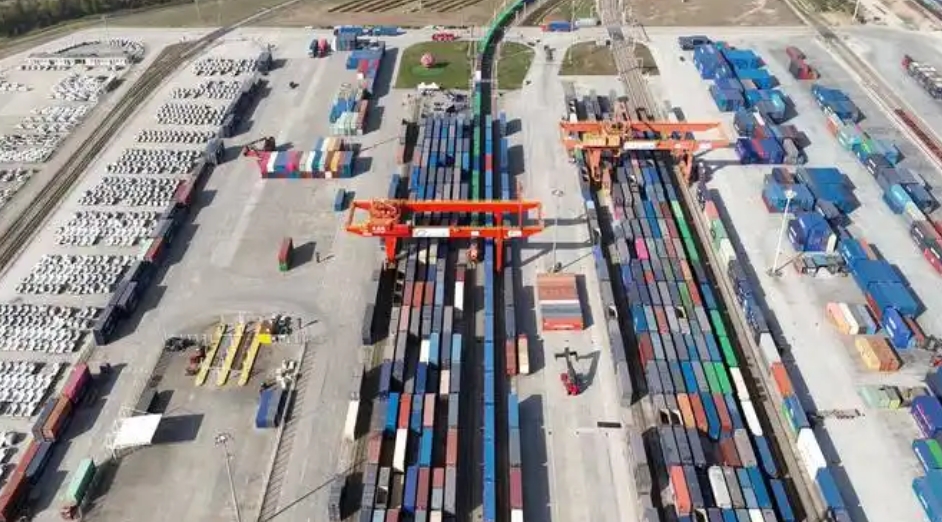 11月中國(guó)鐵路完成貨物發(fā)送量3.5億噸  同比增5.5%