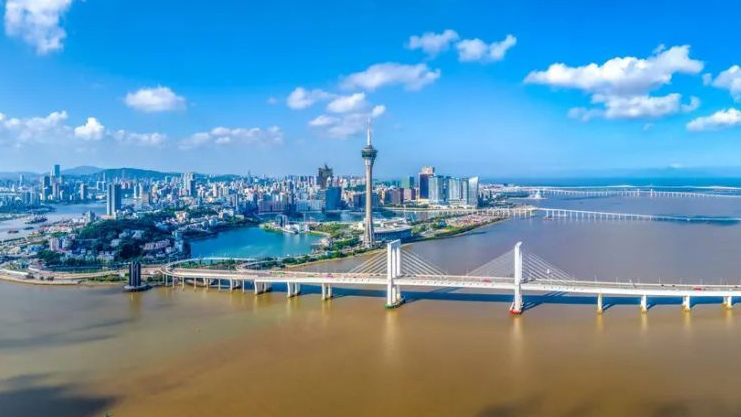 【來(lái)論】港澳均得「四點(diǎn)希望」 紫荊蓮花輝映綻放