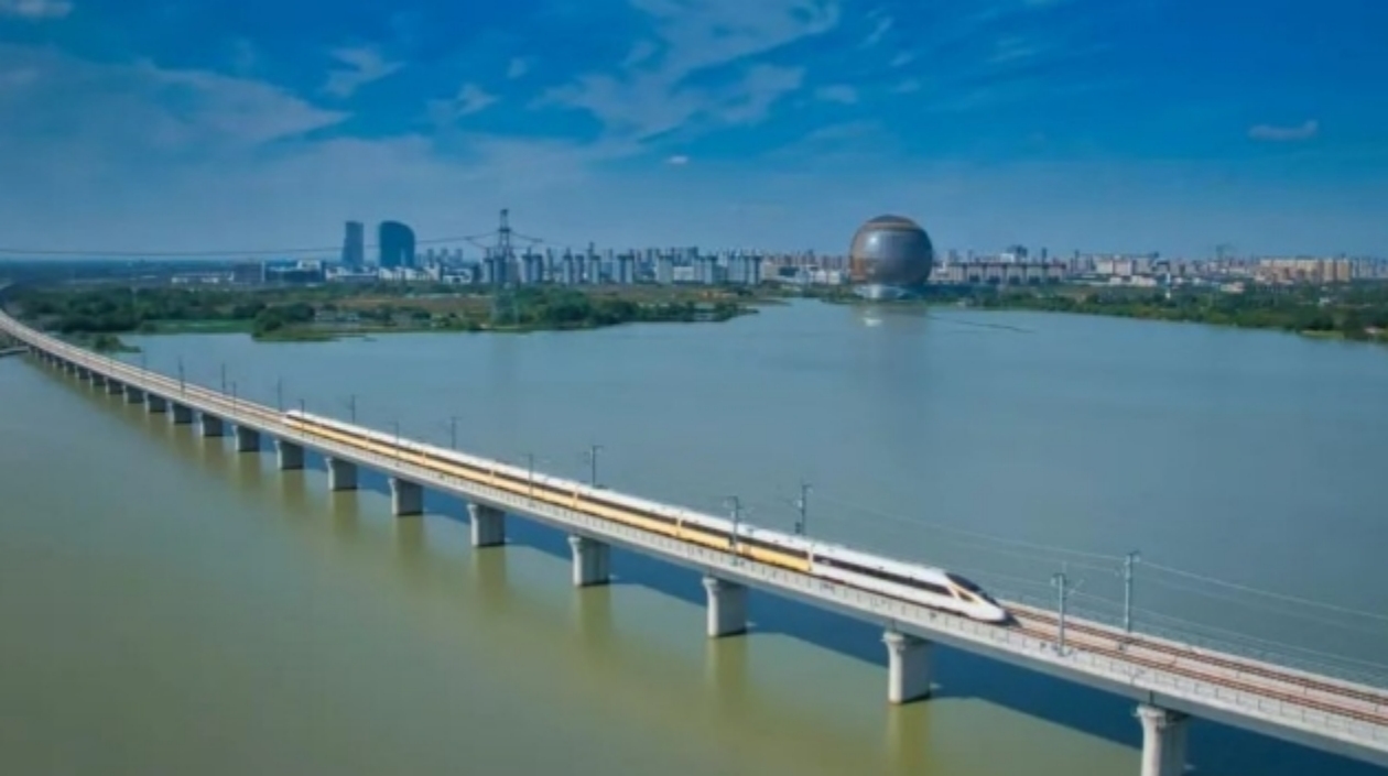 滬蘇湖高鐵正式開(kāi)通運(yùn)營(yíng) 軌道上的長(zhǎng)三角再添新動(dòng)脈