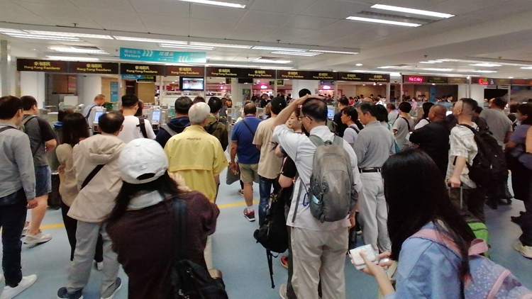 入境處：截至26日晚上9時逾94.6萬人次出入境 逾52萬人次入境