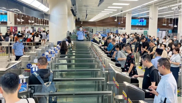 元旦假期預(yù)計(jì)日均205萬人次出入境 
