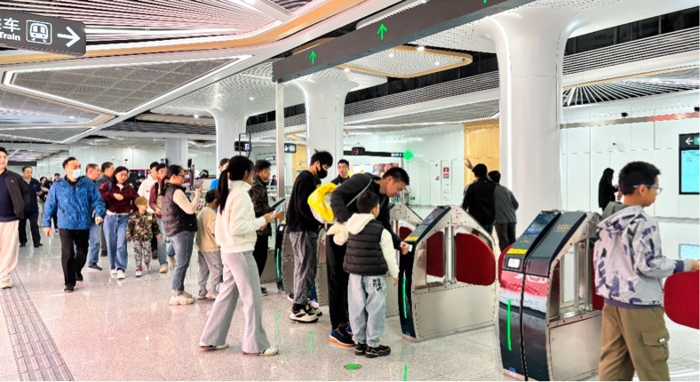 深圳5條地鐵新線集中通車  總里程達(dá)到595.1公里