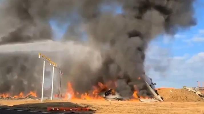 韓國客機(jī)碰撞起火 | 韓國消防：除2人獲救外 預(yù)計事故其餘人員全部遇難