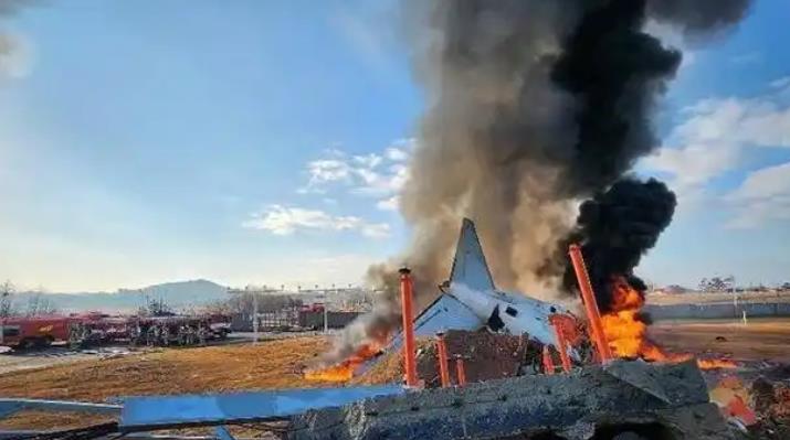 追蹤報(bào)道 | 韓國墜機(jī)事故已確認(rèn)151人死亡 將封鎖事發(fā)機(jī)場跑道