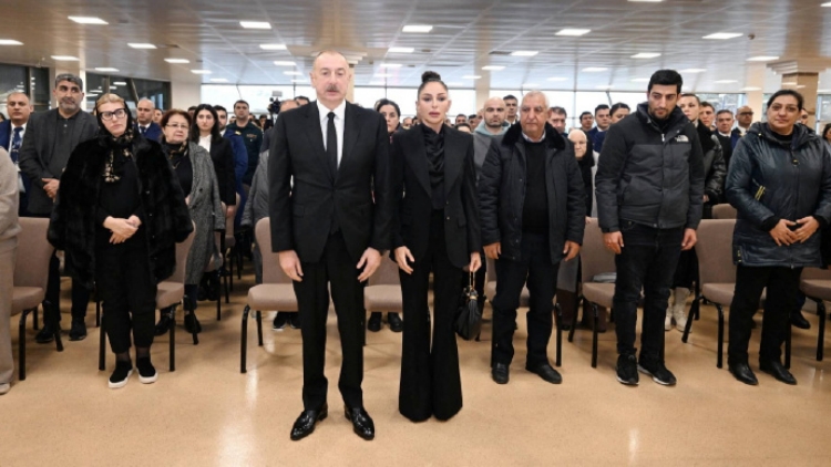 追蹤報(bào)道｜阿塞拜疆遇難機(jī)組人員獲國(guó)家英雄稱號(hào) 阿總統(tǒng)向機(jī)組人員頒授勳章